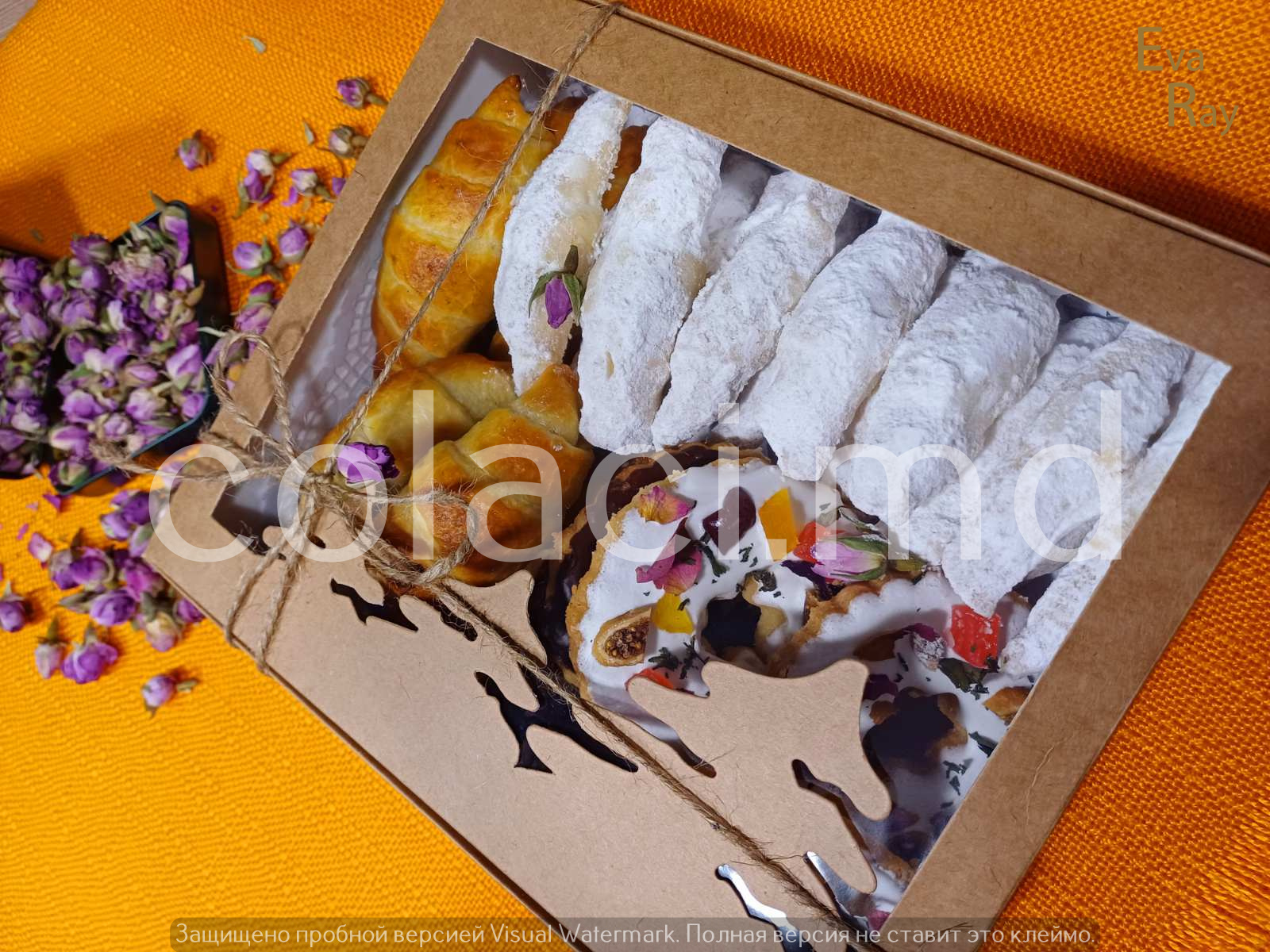 Biscuiți artizanali cu miere și nuci, modelați în forme tradiționale moldovenești